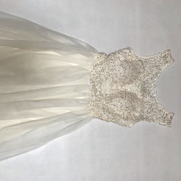 Delilah’s dress - Picture 4 of 5